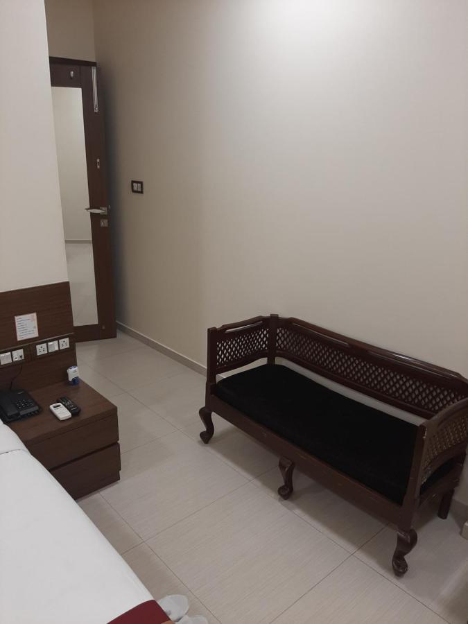 Hotel Ananya Calcutta Buitenkant foto