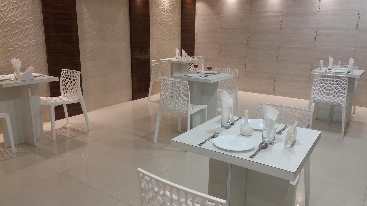 Hotel Ananya Calcutta Buitenkant foto