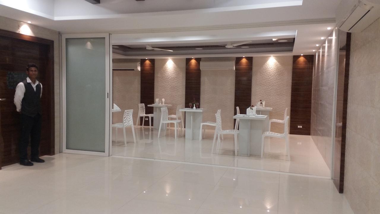 Hotel Ananya Calcutta Buitenkant foto